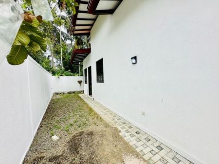 Bedroom - (MH213) 3 Bedroom house for sale in Athurugiriya for Rs. 18.50 million (negotiable)