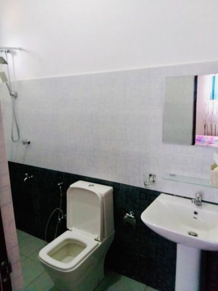 Bathroom - (MH212) 3 Bedroom house for sale in Athurugiriya for Rs. 18.50 million (negotiable)