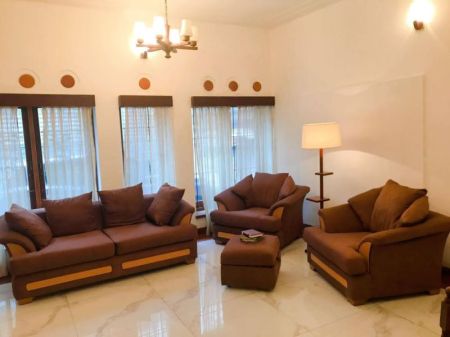 Living Room - Stunning 5 Bedrooms 2 Story House for Rent in Colombo 3