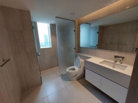 Bathroom - 2 Bedroom apartment available for rent in Colombo City Center apartments! USD 1800 monthly 