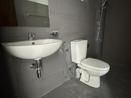 Bathroom - Span Tower/02beds/brand new/for sale in Moratuwa 