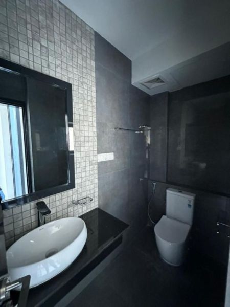 Bathroom - Peak/ 03beds/for sale in Colombo-03.