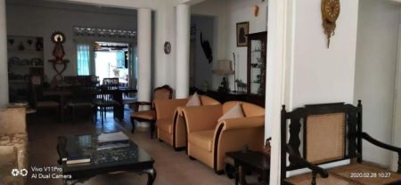 Living Room - House for sale in Bauddhaloka Mawatha close to Cotta road Colombo 8!