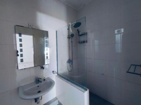 Bathroom - Queen's Court - 03 Bedroom Semi Furnished Apartment for Rent in Colombo 03 (A1593)