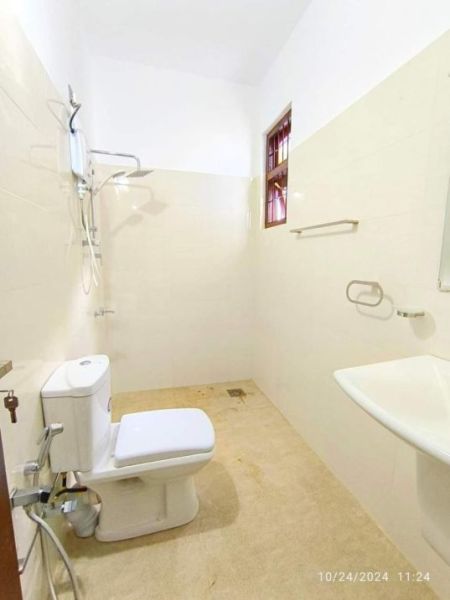 Bathroom - Brand new 3 Bedroom house for sale in Athurugiriya 