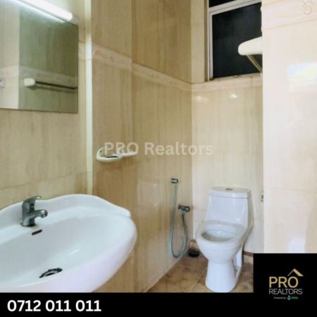 Bathroom - 05 Bedroom House for Sale in Nawala