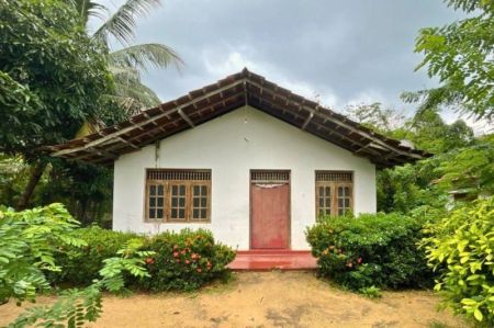 Living Room - House ideal for a beach cottage near Mawella Beach