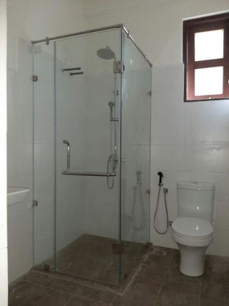 Bathroom - 06 Bedroom Unfurnished 03 Storied House for Sale in Athurugiriya (A2150)