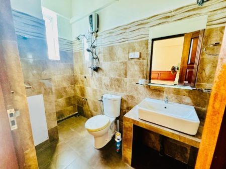 Bathroom - Nugegoda 2 BR Furnished Apartment for sale 