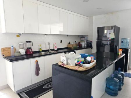 Kitchen - Spacious Duplex Apartment for Rent in Park Heights, Colombo 5!