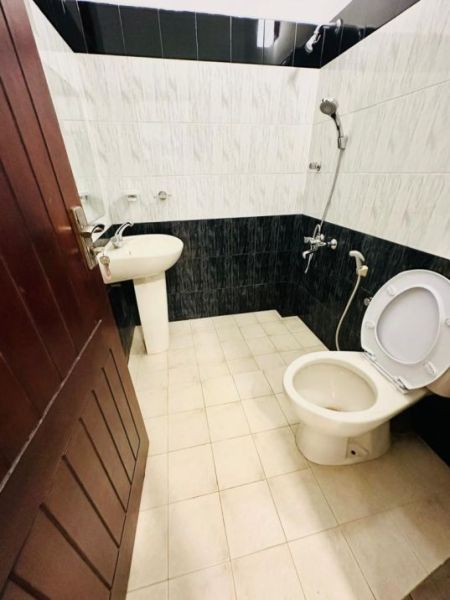 Bathroom - 8 Bedroom House for Rent at Edmonton Road, Colombo 5