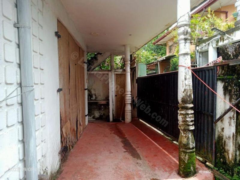  Land with house for sale/rent