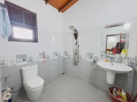 Bathroom - (DH417) 5 Bedroom house for sale in Kottawa for Rs. 52.50 million (negotiable)