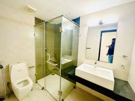 Bathroom - (S739) 4 Bedroom apartment for sale in Colombo 8 for Rs. 68 million (negotiable)