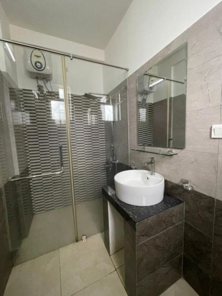 Bathroom - 3 Bedroom apartment for rent in Colombo 6 PER MONTH