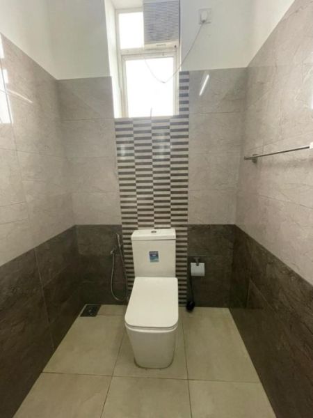 Bathroom - 3 Bedroom apartment for rent in Colombo 6 PER MONTH