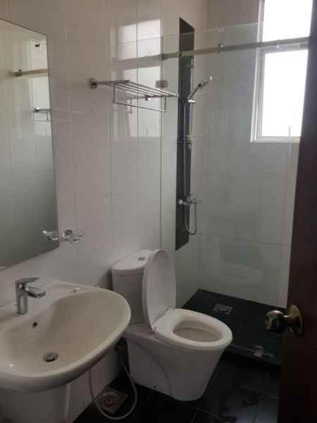 Bathroom - The Cornish 3 Bedroom apartment for rent in Colombo 3 for Rs. 3.50 lakhs (Per Month negotiable)