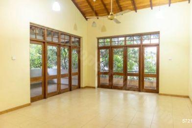 Pelawatte House for sale/rent