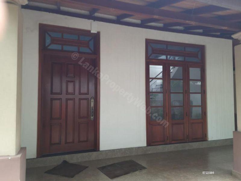 Boralesgamuwa House for sale/rent