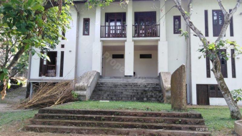 Athurugiriya House for sale/rent