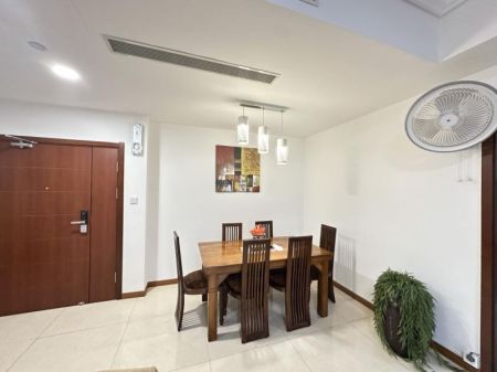 Dining room - Luxury 2 Bedroom Unit in Colombo 3 Astoria