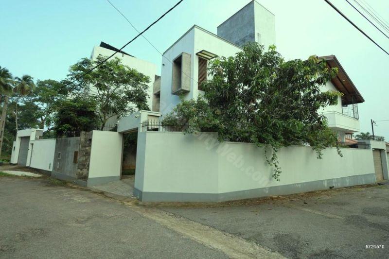 Kottawa House for sale/rent