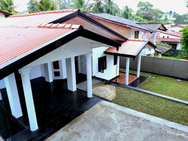 Athurugiriya House for sale/rent