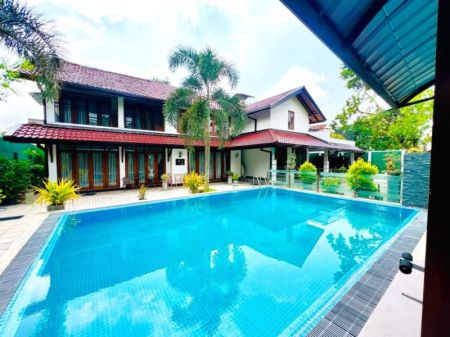 Pool - (SE1038) 4 Bedroom house for sale in Battaramulla for Rs. 160 million (negotiable)