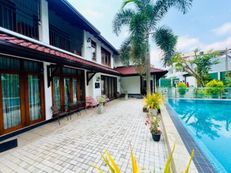 Pool - (SE1038) 4 Bedroom house for sale in Battaramulla for Rs. 160 million (negotiable)