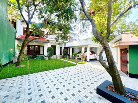 Pool - (SE1045) 4 Bedroom house for sale in Battaramulla for Rs. 98 million (negotiable)