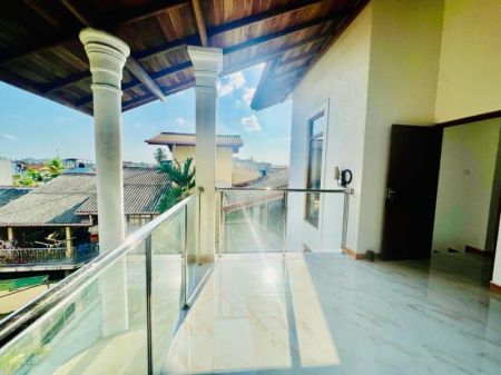 Pool - (SE805) 5 Bedroom house for sale in Madiwela for Rs. 55 million (negotiable)