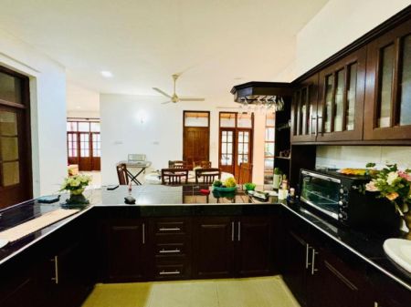 Kitchen - (SE1090) 5 Bedroom house for sale in Pita Kotte for Rs. 129 million (negotiable)