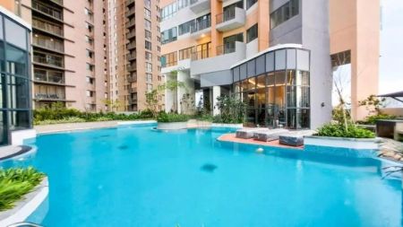 Pool - 3 Bedroom apartment for sale in Colombo 2 for Rs. 85 million (negotiable)