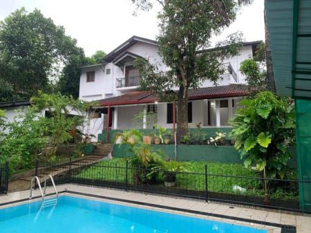 Pool - House For Rent in Thalawathugoda