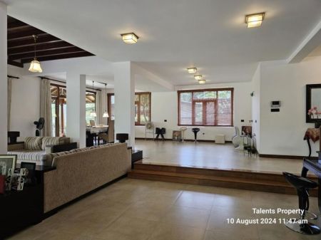 Living Room - House for Sale in Battaramulla | 5 Bedrooms – 21 Perches | LKR 165 Million | KO-697