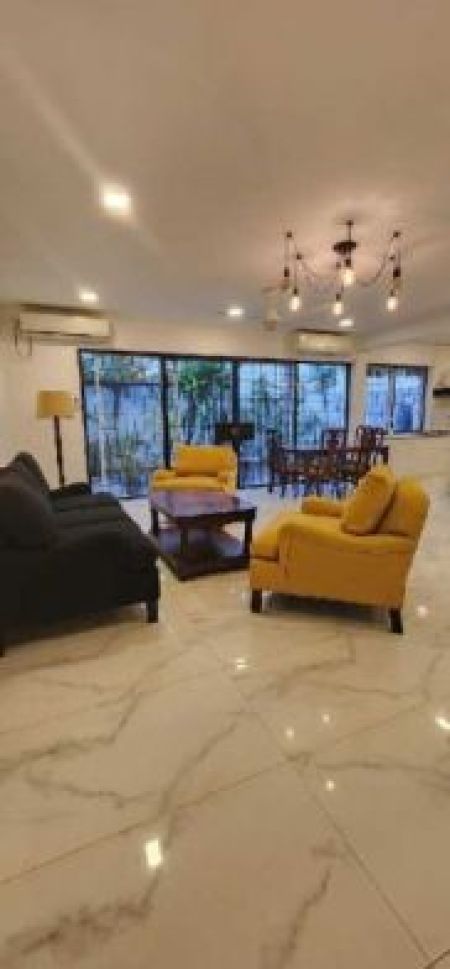 Living Room - Luxury house for rent in Colombo 04