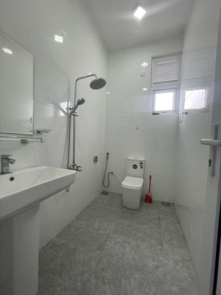 Bathroom - COLOMBO APARTMENT - 2 Bedroom Fully Furnished Apartment Rental in Dehiwala