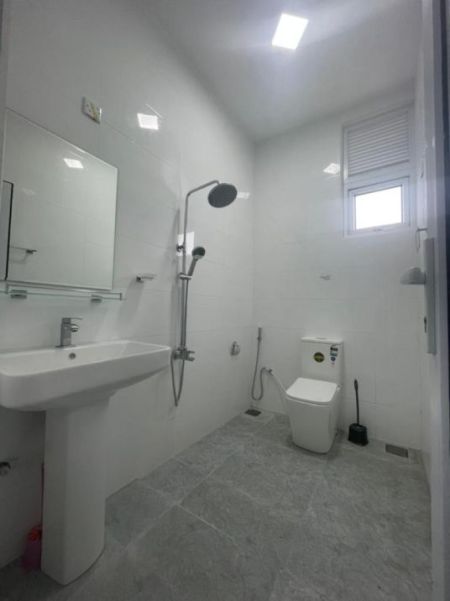 Bathroom - 2 Bedroom apartment for rent in Colombo 5 for Rs. 2.04 lakhs (Per Month)