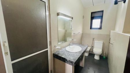 Bathroom - Colombo 5 4 Bedroom Fully Furnished House For Rent 