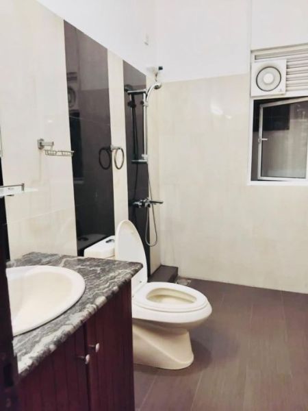 Bathroom - Apartment For Rent At Mount Lavinia