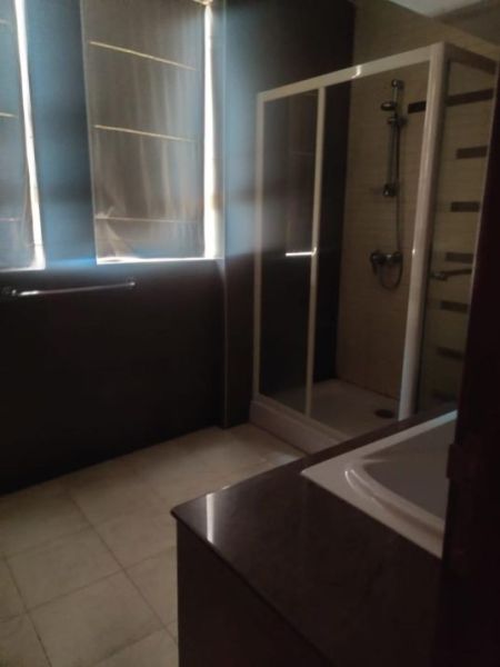 Bathroom - 4 Bedrooms Apartment For Sale In Colombo 2 At Empire Residencies 