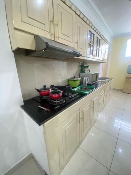 Kitchen - Fully Furnished 3 Bedroom Apartment long - Term Rental in Colombo 06