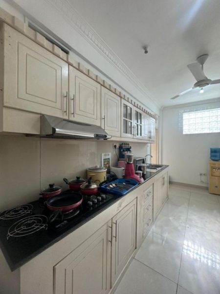 Kitchen - 3 BHK fully furnished apartment long-term rental in Wellawatta