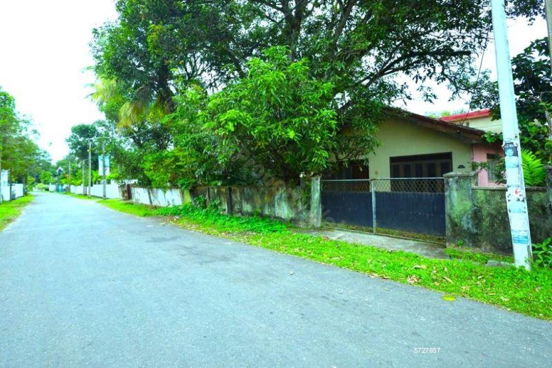 Panadura Land with house for sale/rent