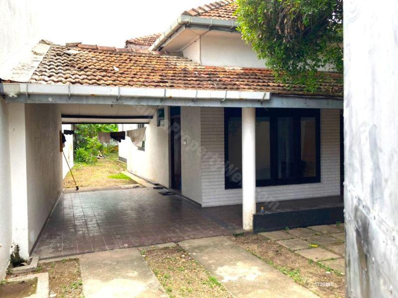 Colombo 5 Land with house for sale/rent