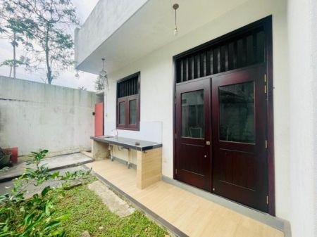 Exterior -  ⭕️ (MH250) 3 Storey House for Sale in Athurugiriya