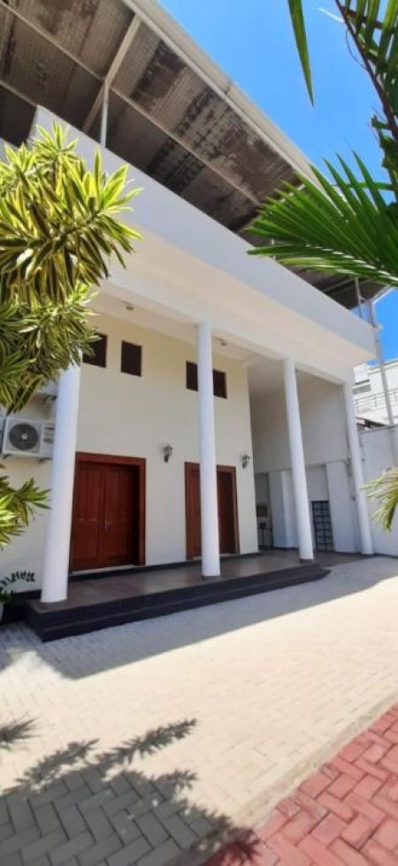 Pool - Fully Furnished House For Rent in Gothami Place, Colombo 08 - EH255