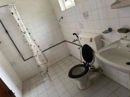 Bathroom - House For Rent In Mount Lavinia (file No. 1084b/5) Station Road Seaside,